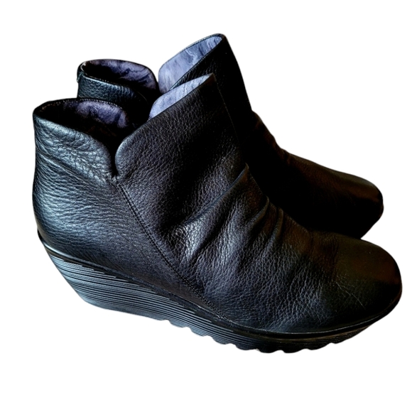 Skechers Black Leather Platform Booties Ankle Boots Size 10 - Picture 2 of 6